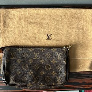 Louis Vuitton Monogram Pochette authentic